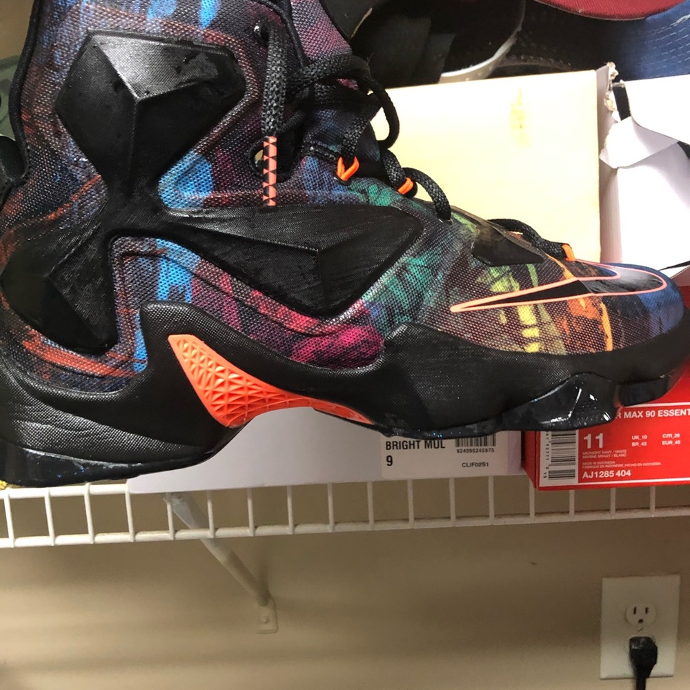 Lebron James - Picture 2 of 4